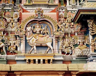 Relief représentant Shiva et Parvati chevauchant Nandi